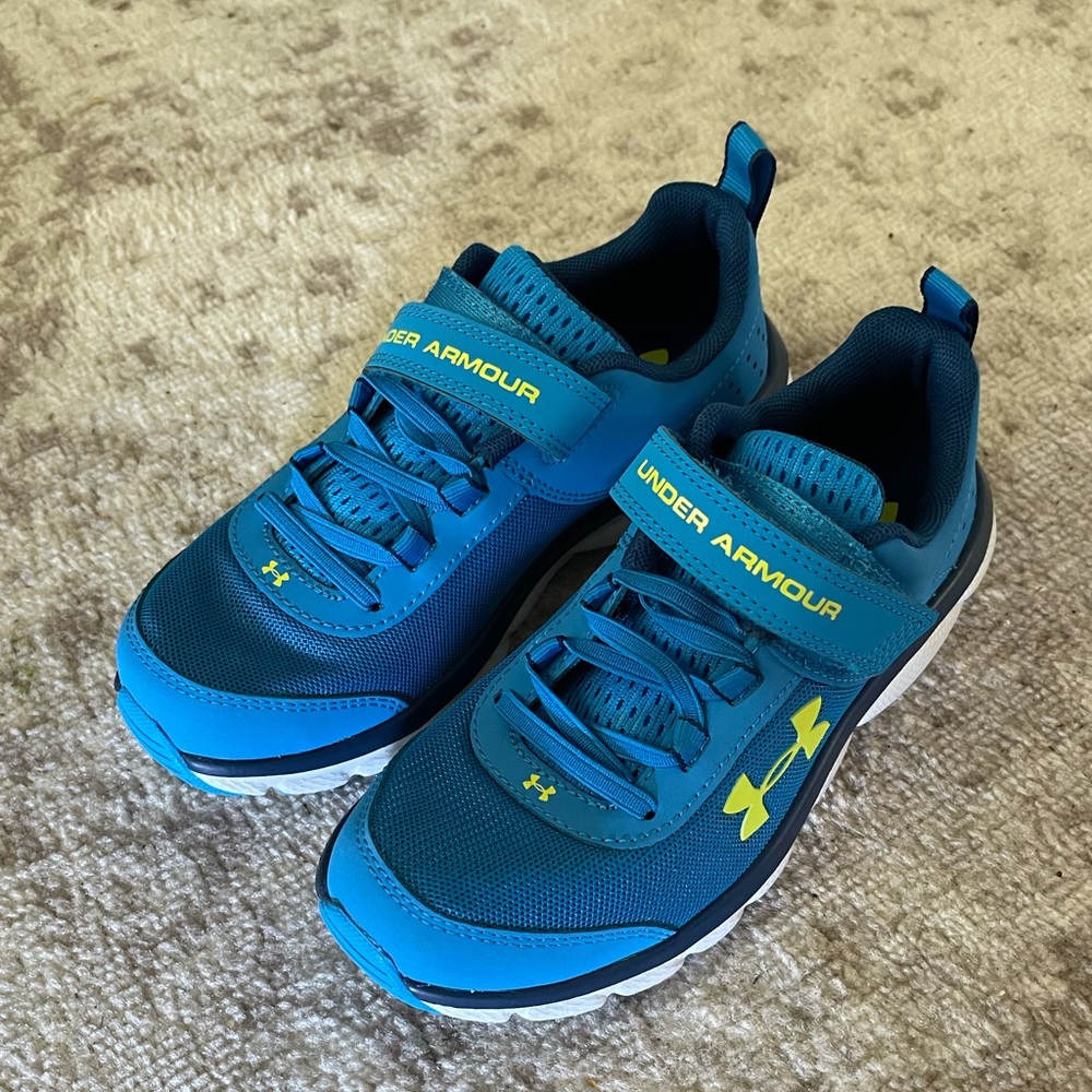 Under Armour Boys Shoes